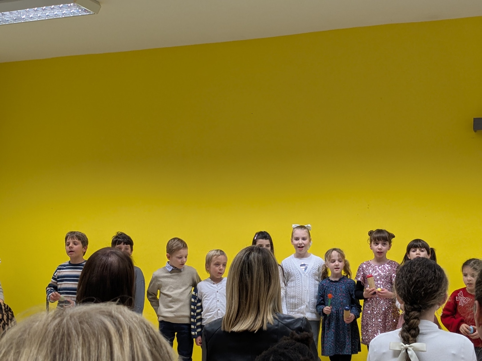 foto otroci in govornica